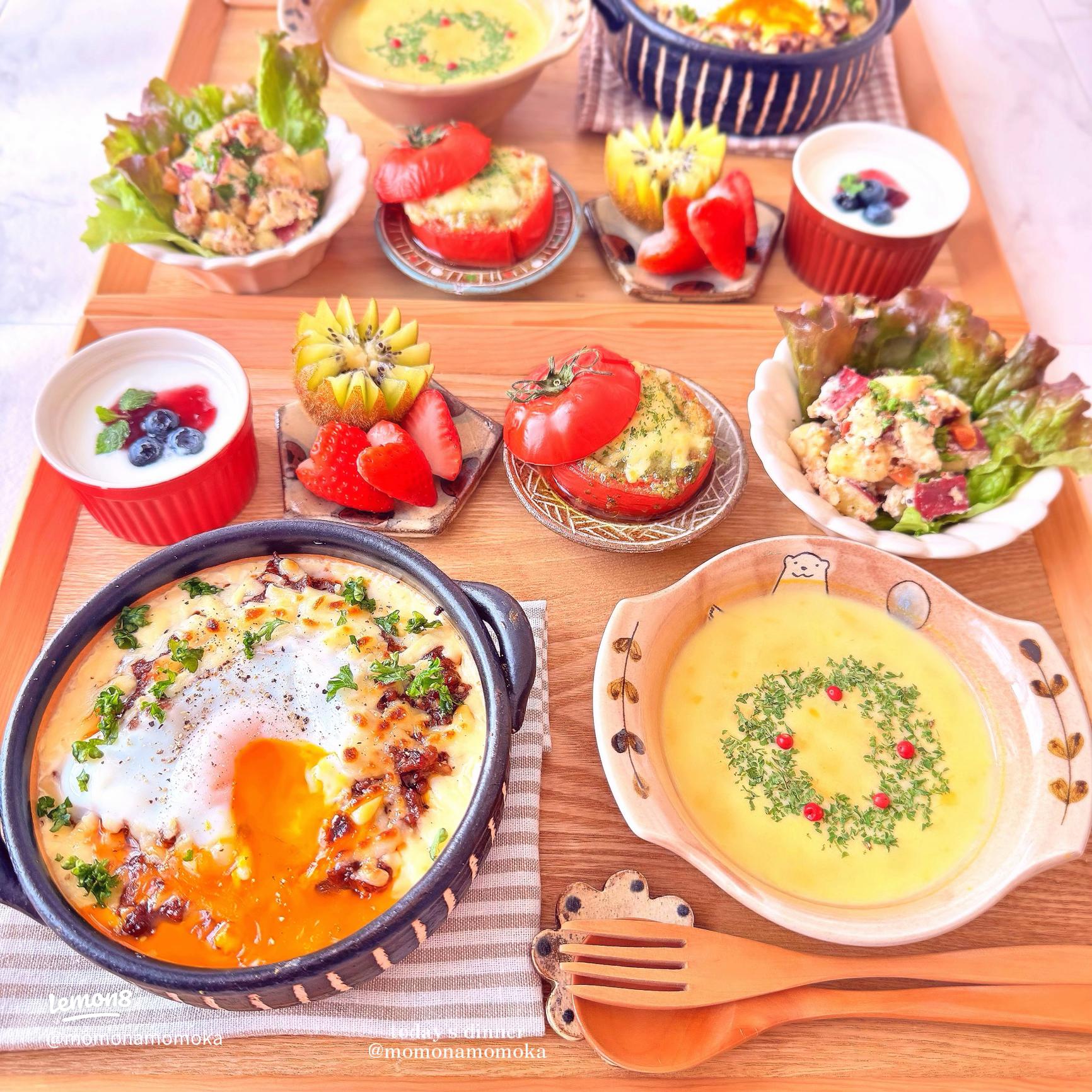 カレードリア🍛, カレー余ってる人はいちいちキーマカレー作らなくてもおけよ, ーーーーーーーーーー, ⚪︎材料, 玉ねぎ1 2, 合い挽きミンチ 150g, カレー粉適量, ケチャップ大さじ1, チーズ, 牛乳200ml, 薄力粉20g, バター20g, 卵, ご飯,ーーーーーーーーーー, ⚪︎作り方, 玉ねぎをみじん切りにする。,