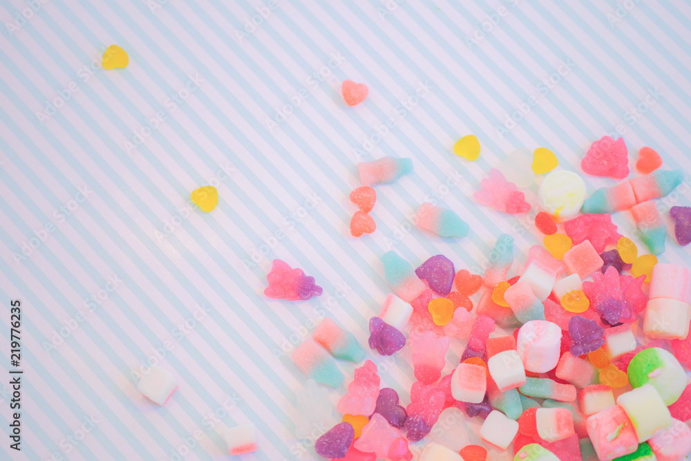 キュートでポップな可愛いイラストグラフィックパターン素材集！グミやマカロン、キャンディーなど 背景やワンポイントに！WebDesignFacts