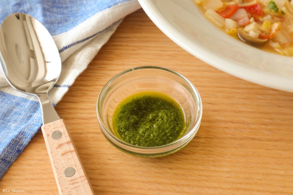 作り置きできる！濃厚バジルソースの作り方＆活用レシピ5選