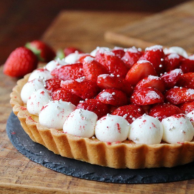 生チョコタルトいちご盛り付け方 丸型TikTok