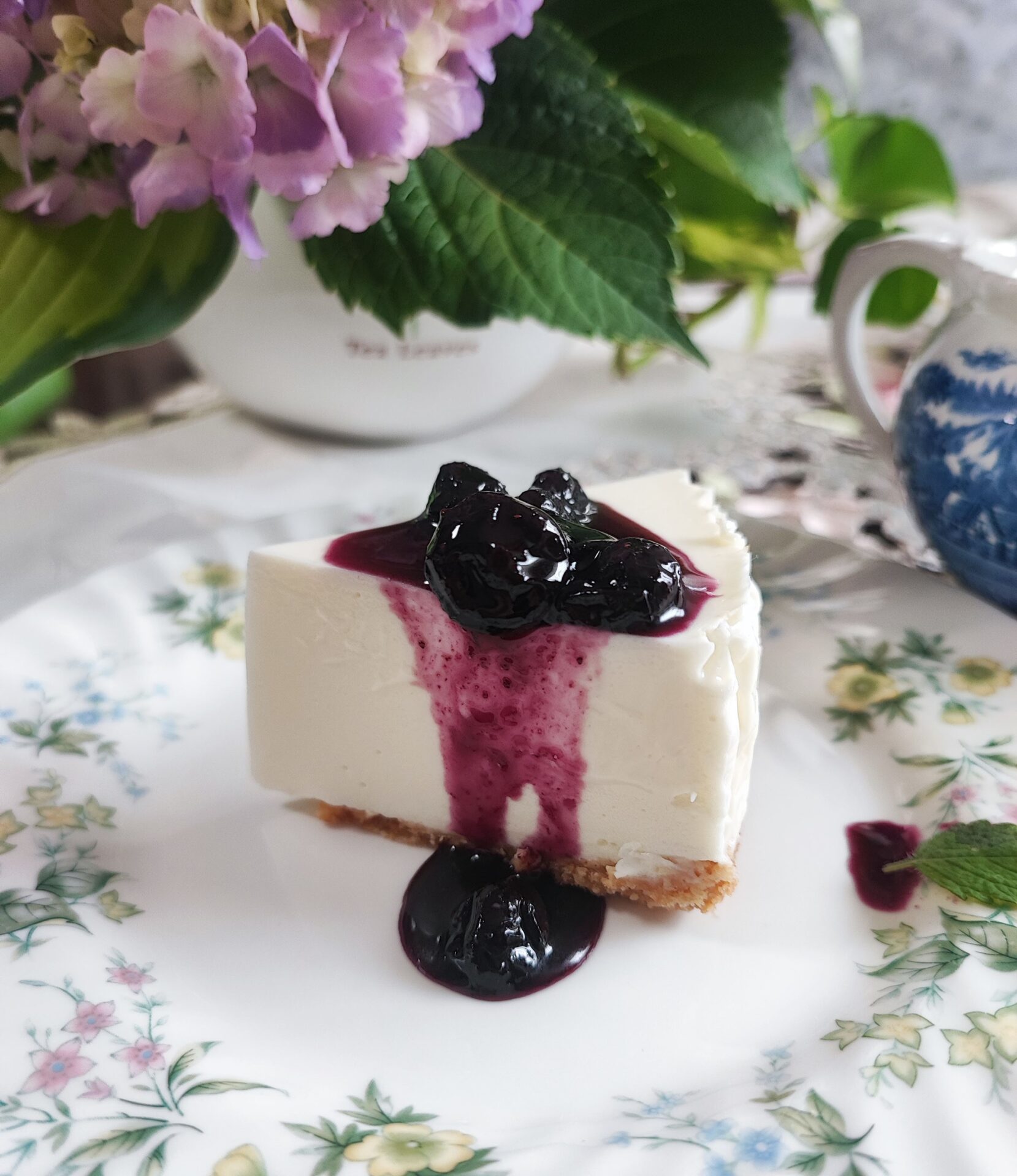 市販のヨーグルトで簡単！「ブルーベリーレアチーズケーキ」