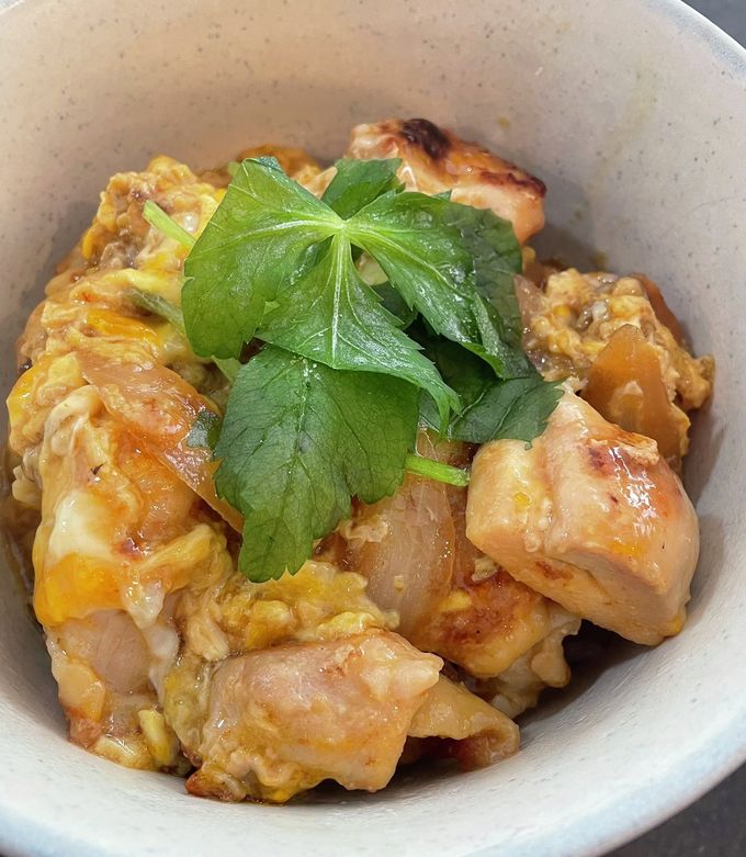 簡単そぼろ親子丼のレシピ 作り方：白ごはん.com