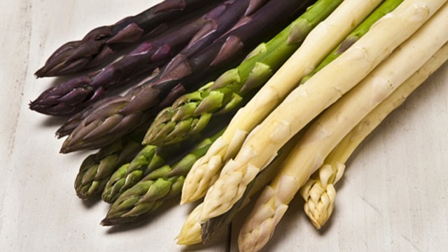 アスパラガスの下ごしらえ 皮はどこまで、どうむくのが正解？カゴメ株式会社