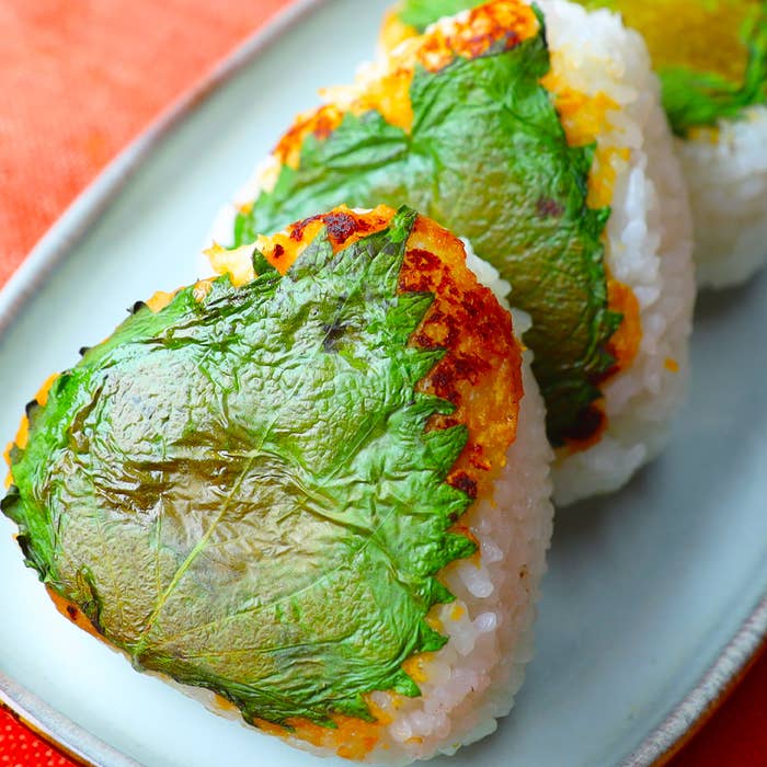 今が旬！ 大葉醤油の焼きおにぎり