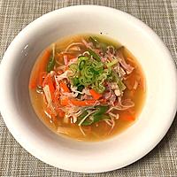 レモングラスとターメリックの酸っぱいサメのスープ - ハティエンの忘れられない珍味