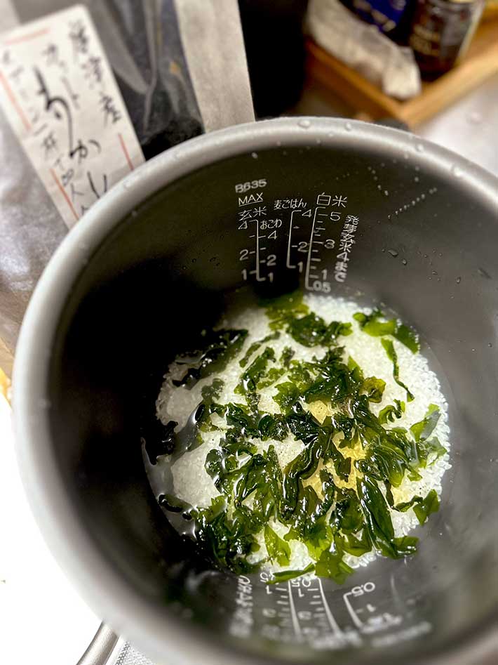 梅としらすの わかめご飯