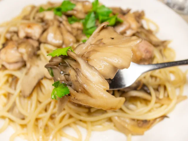 味付けカンタン♪旨味たっぷり!鶏肉と舞茸のパスタソース炒め