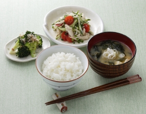 タンパク質たーぷりヘルシーお豆腐棒棒鶏風サラダrecipe4人分 鶏ささみ ４本 湯がくきゅうり ２本 千切りトマト 大1個 スライス豆腐 1丁 水切りA ごま 万能1 大さじ6長ねぎ 1 2本 しょうが 20g 醤油 大さじ3 オーガニックシュガー 大さじ2 浄水 大さじ2Aを