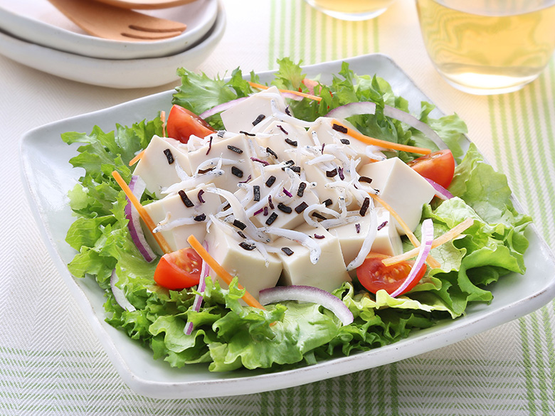 豆腐とオクラの冷しゃぶサラダ接客サービス日本一を目指している健康スーパー「ランドローム」