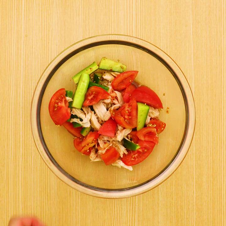鶏ささみのトマトときゅうりの中華和え