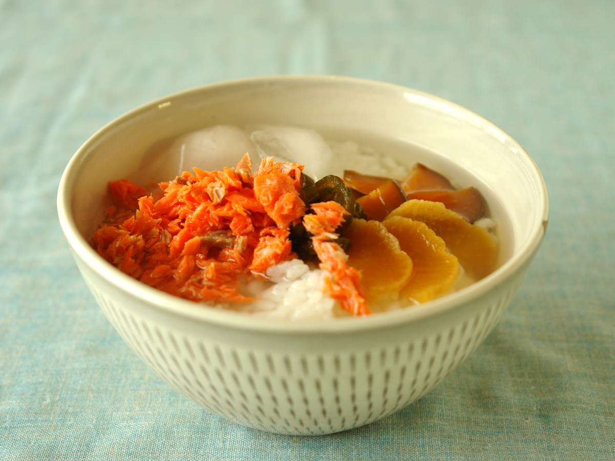 冷やご飯を積極的に食べていくオモコロ