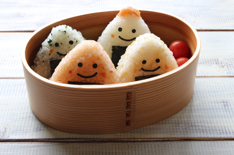 おにぎりの作り方を英語で説明：塩むすび、無限おにぎり、やみつきおにぎり How to make Japanese rice ballsonigiriSasebo E ChannelさせぼＥチャンネル