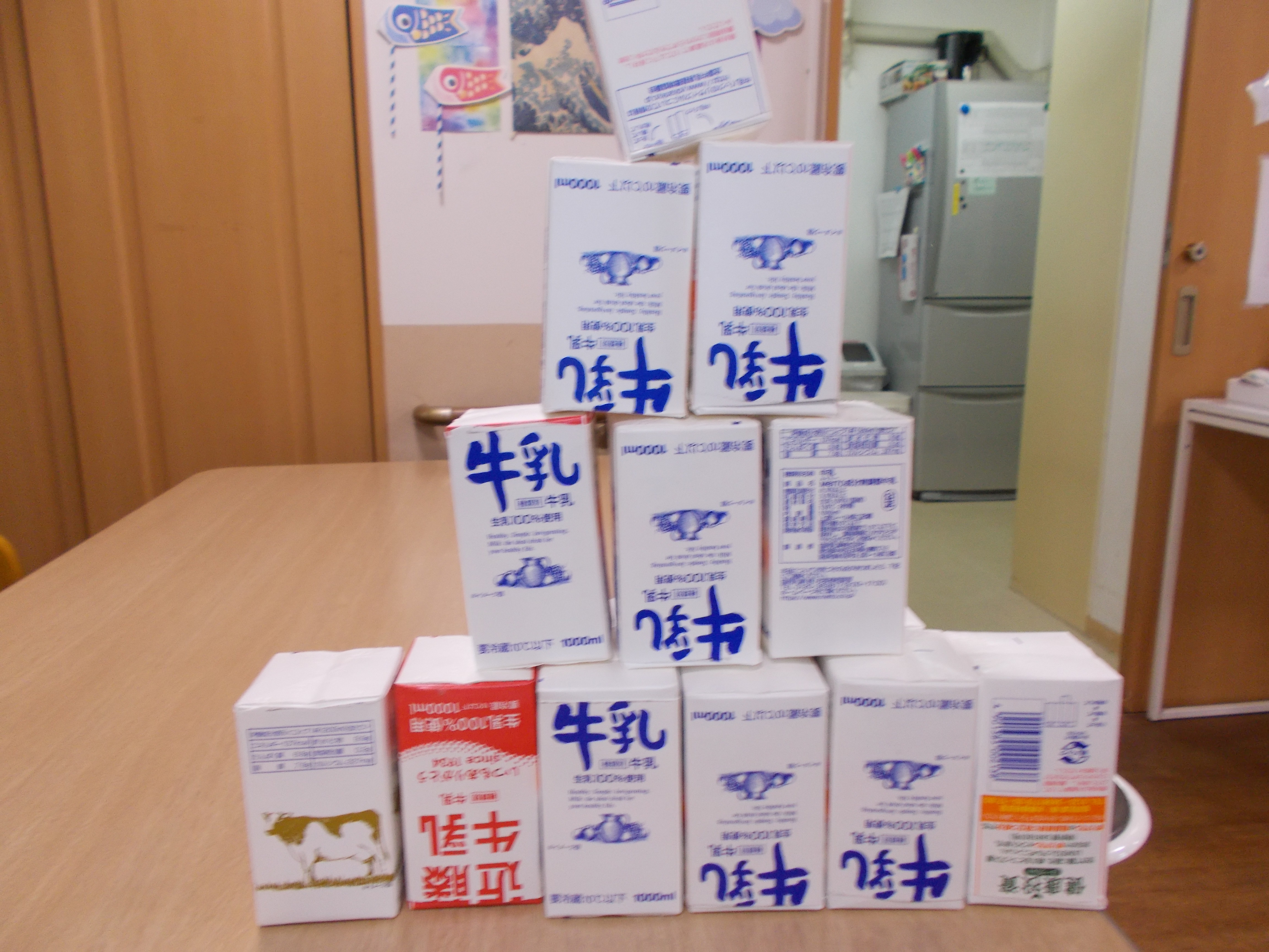 幼児工作 紙コップで作る！ボウリング - YouTube