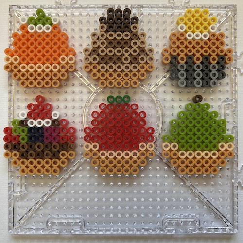 130 件の「アイロンビーズ食べ物」のアイデアを今すぐ保存アイロンビーズ、ビーズ、クロスステッチ 図案 など