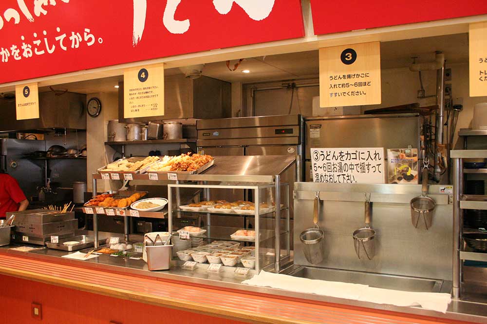 春』🌸の季節になってきました😊 津田の松原サービスエリア下り線からおすすめご当地バーガー🍔のご案内です‼︎ 『讃岐肉うどんバーガー』甘辛く炊いた牛肉とバーガー用に油で揚げた讃岐うどんの組合わせは絶妙にあう一品😍 『讃岐オリーブ豚半熟玉子バーガー』 オリーブ