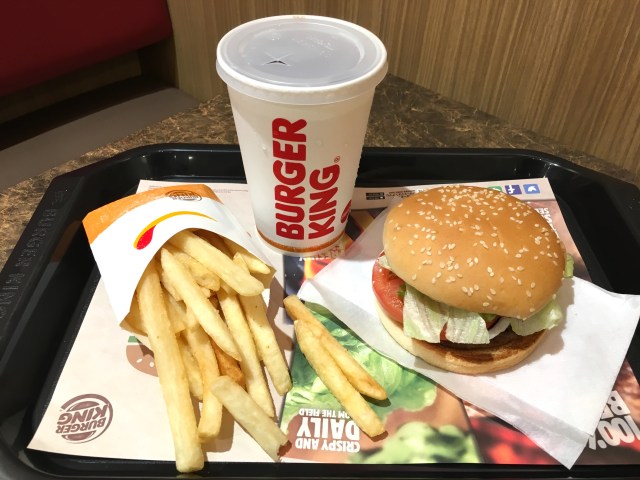 バズりと炎上のぶつかり合い！？バーガーキング“賛否両論”戦略：読んで分かる「カンブリア宮殿」テレ東・ＢＳテレ東の読んで見て感じるメディアテレ東プラス