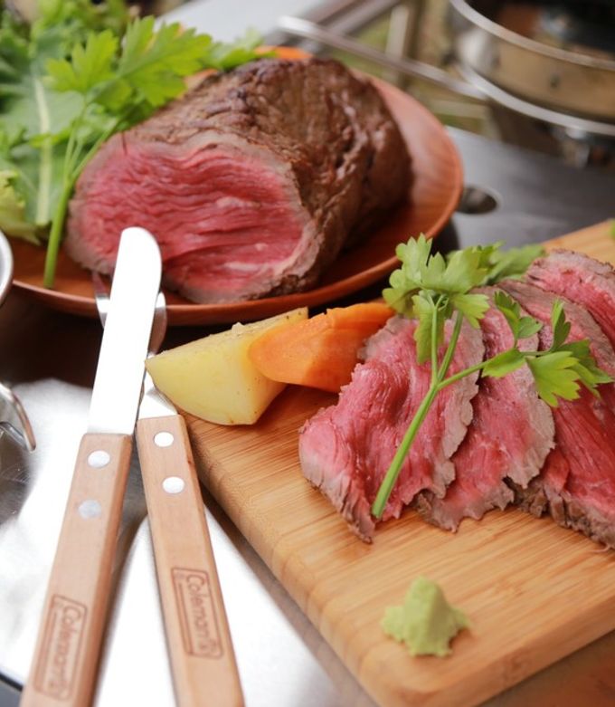 ソロキャンプで作る簡単ローストビーフ！ダッチオーブンでこんがりジューシーに！Camp＆Eats キャンプアンドイーツ