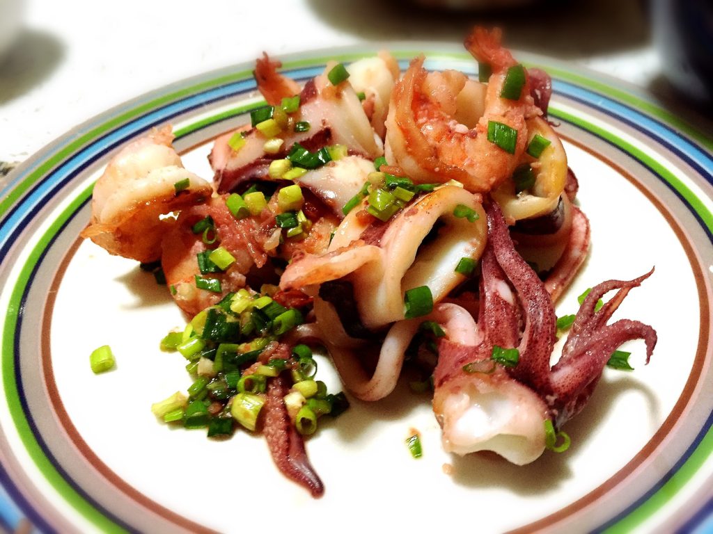 いかえびミックスとレタスの塩炒め