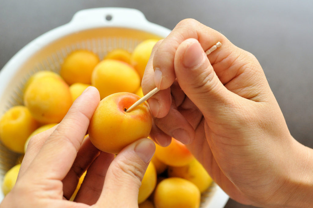 硬めの食感がクセに！ 青梅を使った梅干しの作り方中田食品株式会社