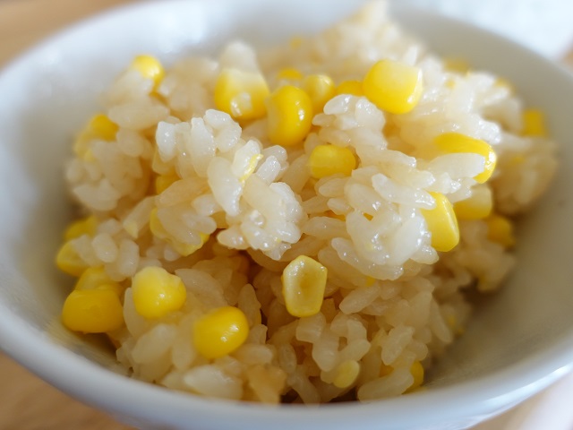トウモロコシの炊き込みご飯