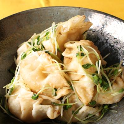 カラッと香ばしい ポン酢ダレの揚げ餃子