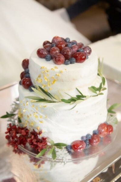 NY発「ネイキッドケーキ」のデザインアイデア♪ ナチュラルやモダンな実例もマイナビウエディング プレミアムヴェニュ