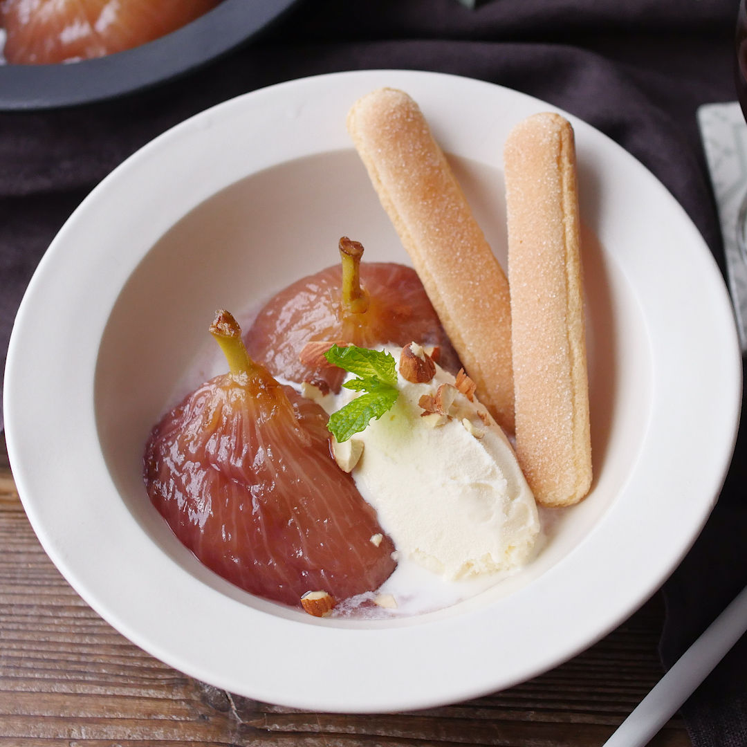 明日のパフェ ※ 本番はトッピングがもう少し個性的になります！ ブドウは乗りません。すみません🙏 ハカルさんで初の出店です！ドキドキハラハラ、かなりハラハラしております😱 11時くらいから15時くらいまでのご提供を予定しておりますが、お店は10:30からなので、準備