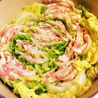 簡単レシピ 豚バラと白菜のミルフィーユ鍋！！,材料 , 豚バラ：300グラム, 白菜：1 4, 水：400㎖, 白だし：50㎖,ブラックペッパー,簡単レシピ鍋夕食