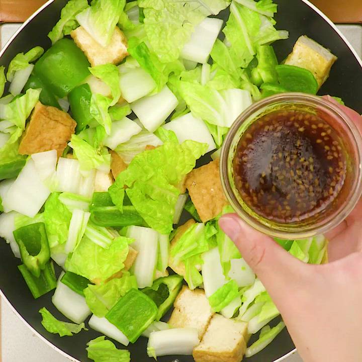 白菜たっぷり！焼き肉のたれで焼きうどん