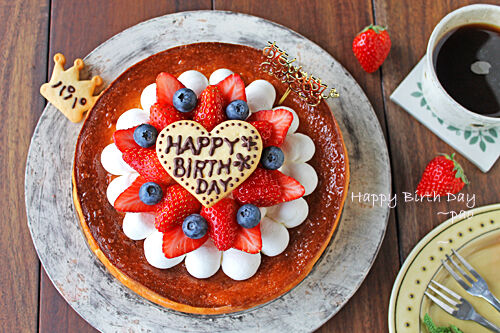 手作りチーズケーキ🐰🍓 チョコフレークで松ぼっくり作ったり、 チョコペンでデコレーション頑張りしました💪 ケーキはベイクドチーズケーキです🧀 手作りケーキクリスマスケーキクリスマスケーキ手作りケーキ作りケーキデコレーションチーズケーキ