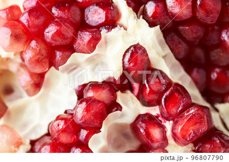 ザクロ フルーツ つぶつぶ 断面の写真素材 - PIXTA