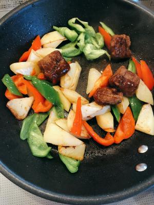 ホクホクじゃがいものサイコロステーキ