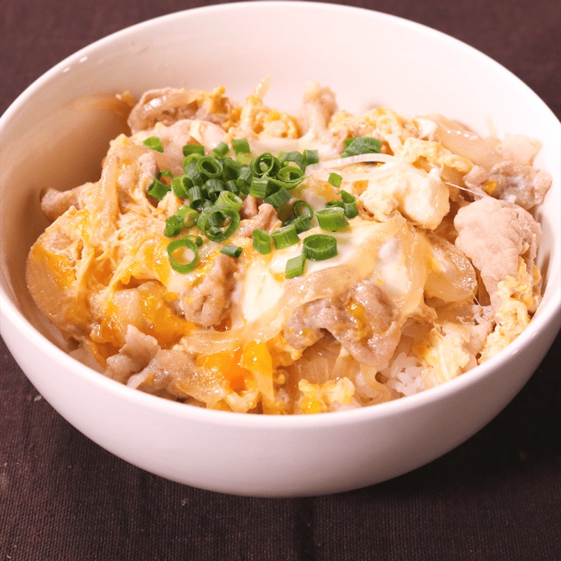 休日ランチにも、晩ご飯にも！卵でとじる簡単丼レシピレシピサイトNadia