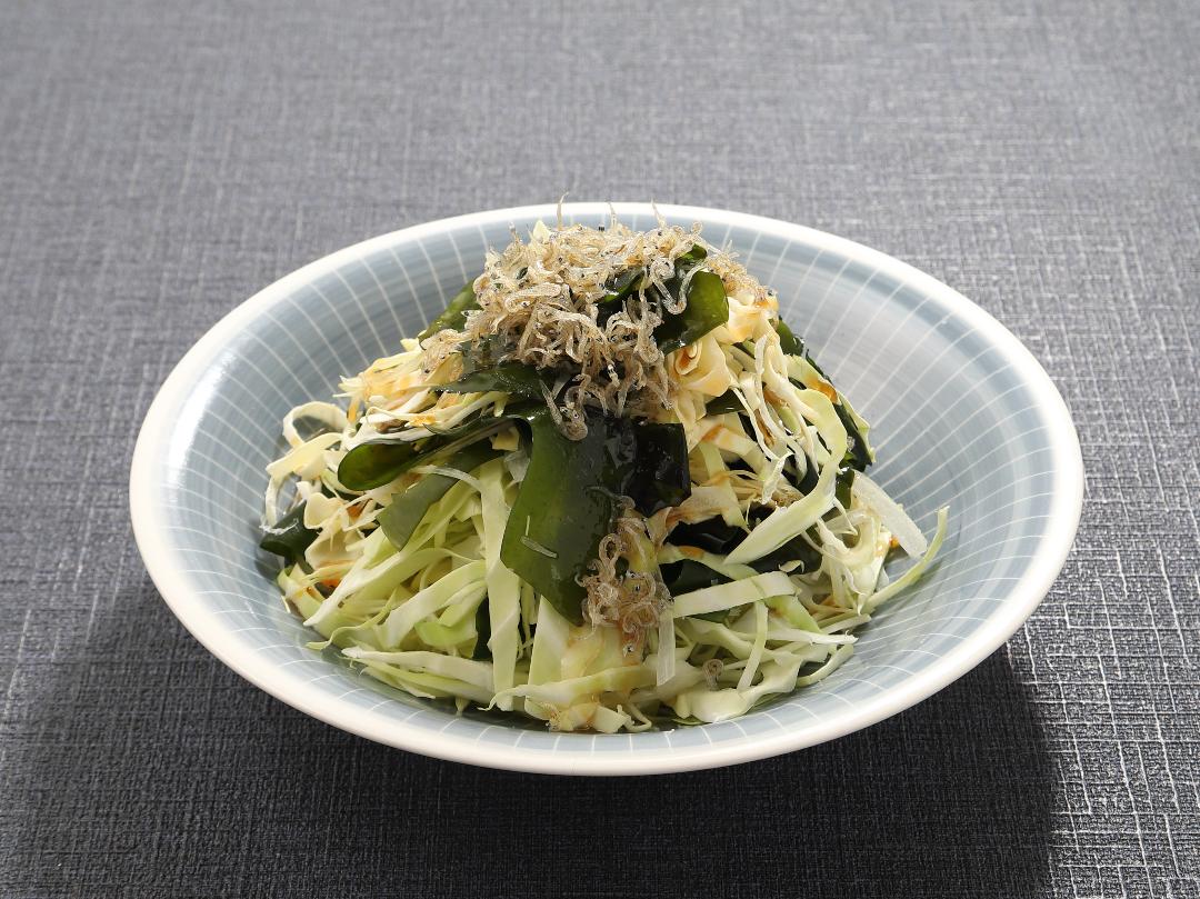 春キャベツとわかめのキャロットサラダ