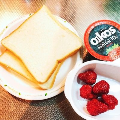 最近コストコにオイコスのストロベリーしかないので仕方なくレビューします自堕落な生活 改