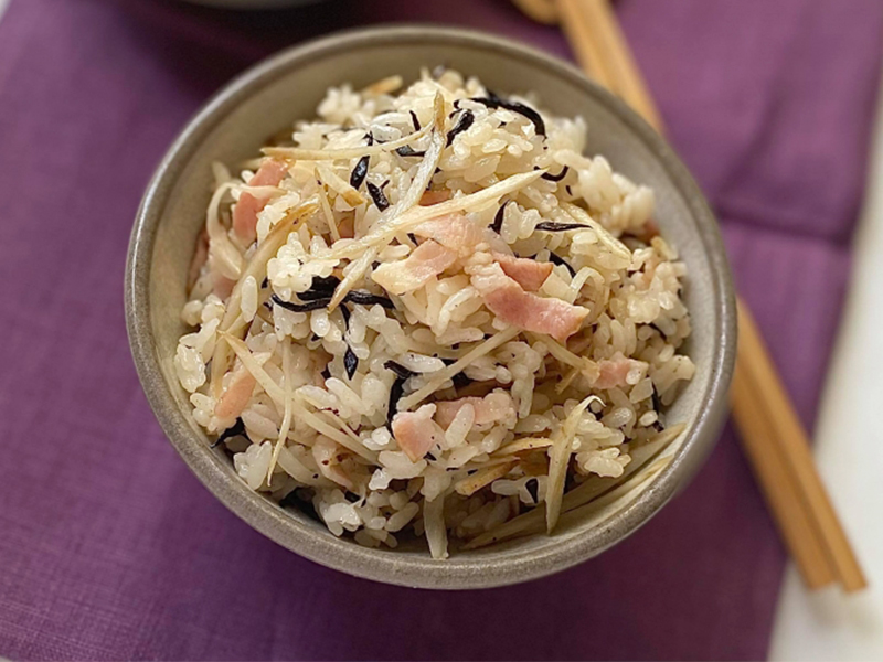 パックご飯で簡単！とろけるチーズの豚脂ライス 豚脂にんにく醤油だれ使用