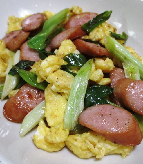 ソーセージとキャベツの卵炒め