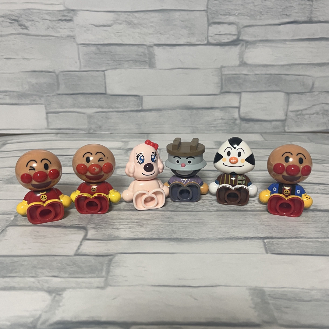 平日正午までの注文で最短翌日お届け送料無料 お子様のおやつの時間ですよ〜♪キャラクター小分けお菓子 詰め合わせ 17種類 合計153袋セット 大量アンパンマン お菓子 詰め合わせ プレゼント 個包装 スナック菓子 小袋菓子 子供アンパンマンとグッズのお城