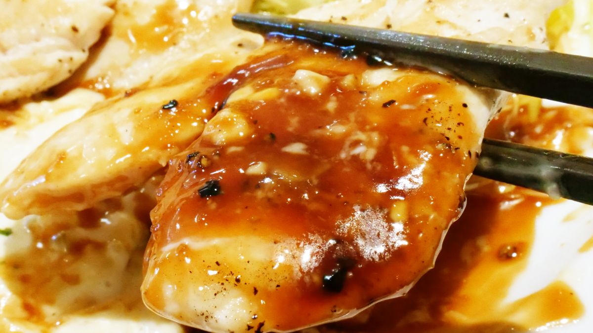 期間限定 たっぷり野菜の牛ササミステーキランチ□たっぷり野菜の牛ササミステーキランチ 1,390円 税込バラ肉の一部である赤身肉のｻｻﾐをたっぷり野菜でヘルシーに、ボリュームも１５０ｇと満足量の一品となっております😋この機会にぜひご堪能ください✨ ステーキ