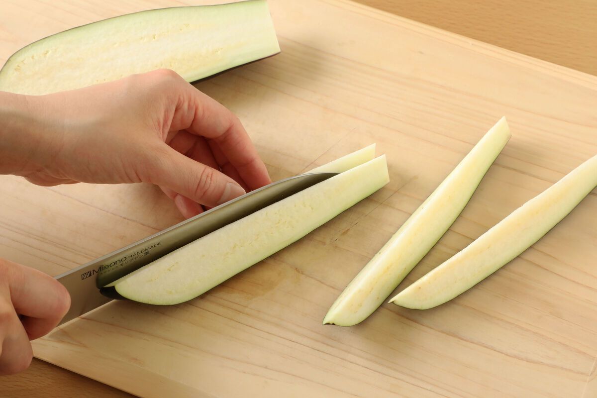 なすを天ぷら用に切る方法２つとコツ 末広 扇 の切り方 和食の野菜飾り切り日本料理、会席・懐石案内所