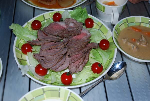 ダッチオーブンで作る。ローストビーフの作り方 - macaroni