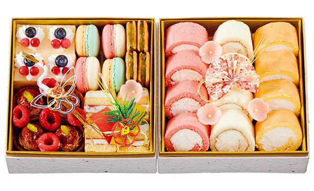 我が家のおせち料理毎年恒例、お菓子おせちです。 今年も甘い一年になりますようにおせちクイズたくさん具材を買ったけれど、重箱に入りきらなかったお菓子が 3種類あります。どれでしょう？2025令和7年おせち料理お菓子駄菓子おせち甘党