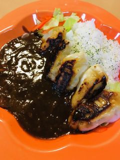 美味しい「羽根つき餃子」の作り方。羽根の材料は小麦粉？ 片栗粉？ 決め手は水の量とタイミング！HugKum はぐくむ