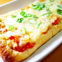 甘じょっぱい♪チーズとはちみつを使った人気のピザレシピ6選の人気レシピ・作り方デリッシュキッチン