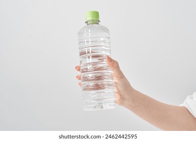 ペットボトル＆缶：2Lペットボトルのお水フリーイラスト素材 「趣味で作ったイラストを配るサイト」