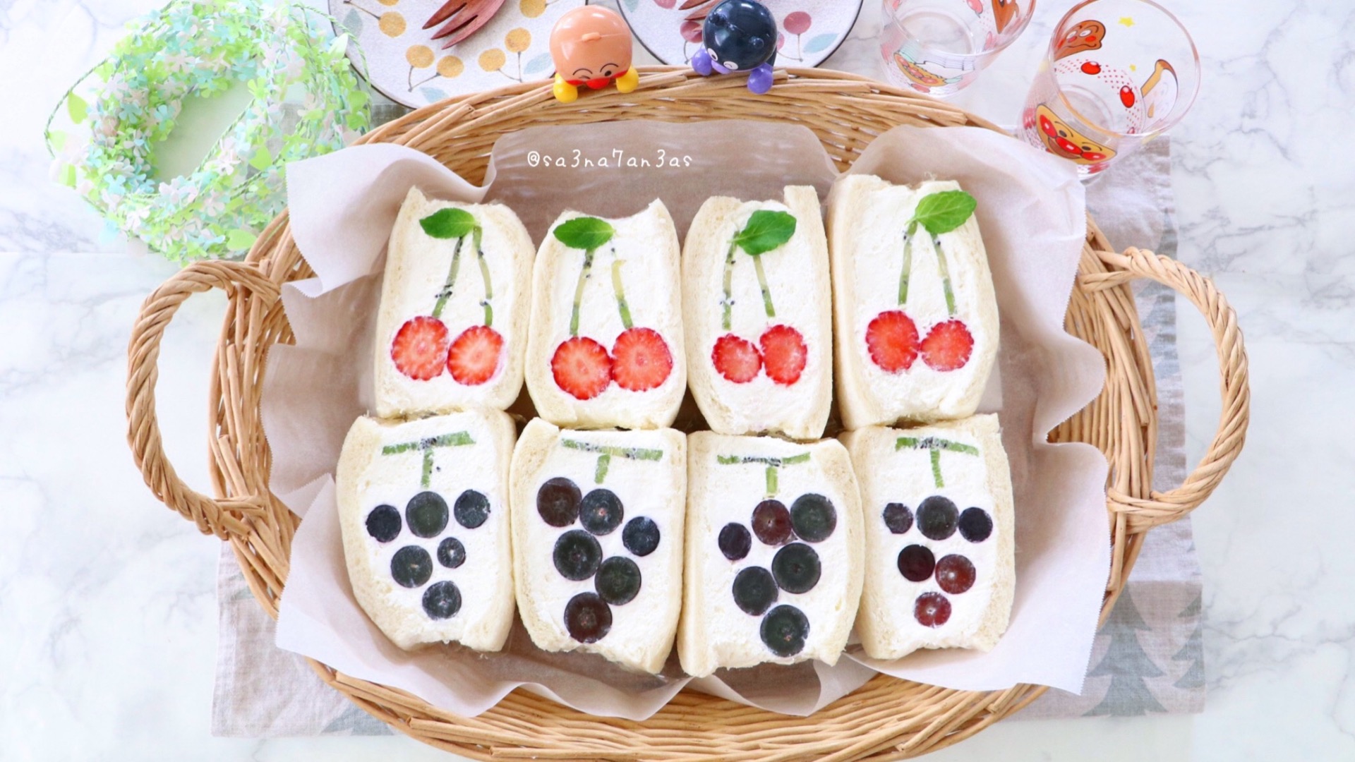 いちごたっぷりフルーツサンド