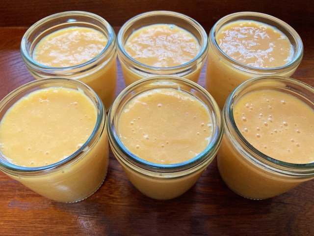 柿と牛乳だけで☆ 柿プリン