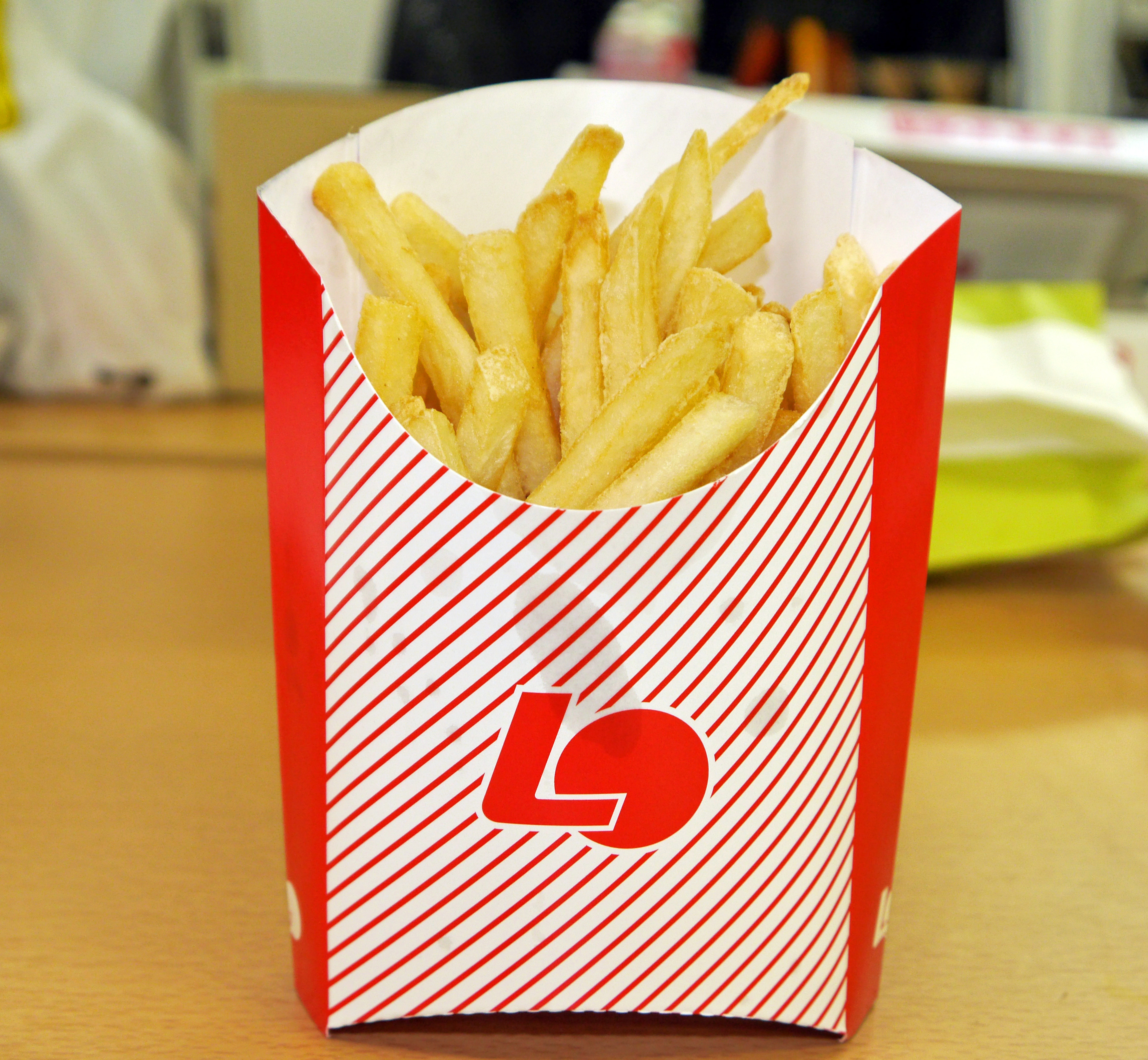 ロッテリア「バケツポテト」「バケツポテから」「バケツポテオニ」600円。9月15日～18日まで