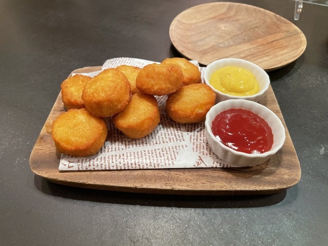 三角チョコパイが 冷めちゃった時の温め方▶︎フライパンでやく ▶︎トースターでやく ▶︎レンジで温めるのどれかをやる人が多いみたいなのでまとめてみたんだけど写真が映えないマックマクドナルド三角チョコパイライフハックどうしてこうなった