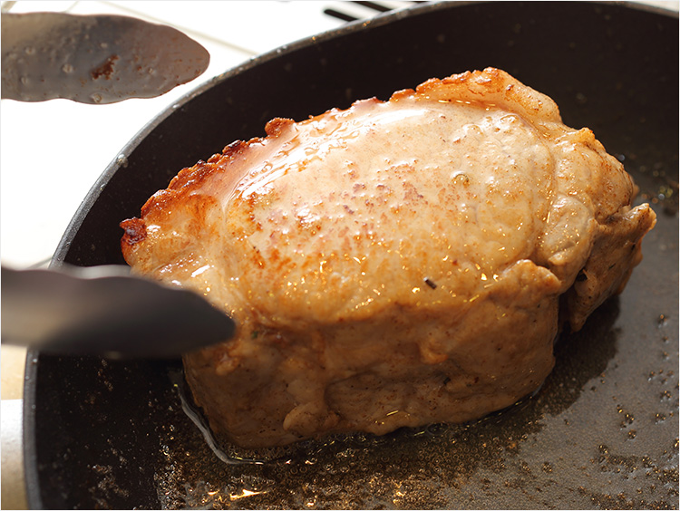 秋の恵みの果物を使って！ りんごのキャラメリゼソース添えのローストポークレシピ・Scalesさんファッション雑誌『リンネル』の読みもの